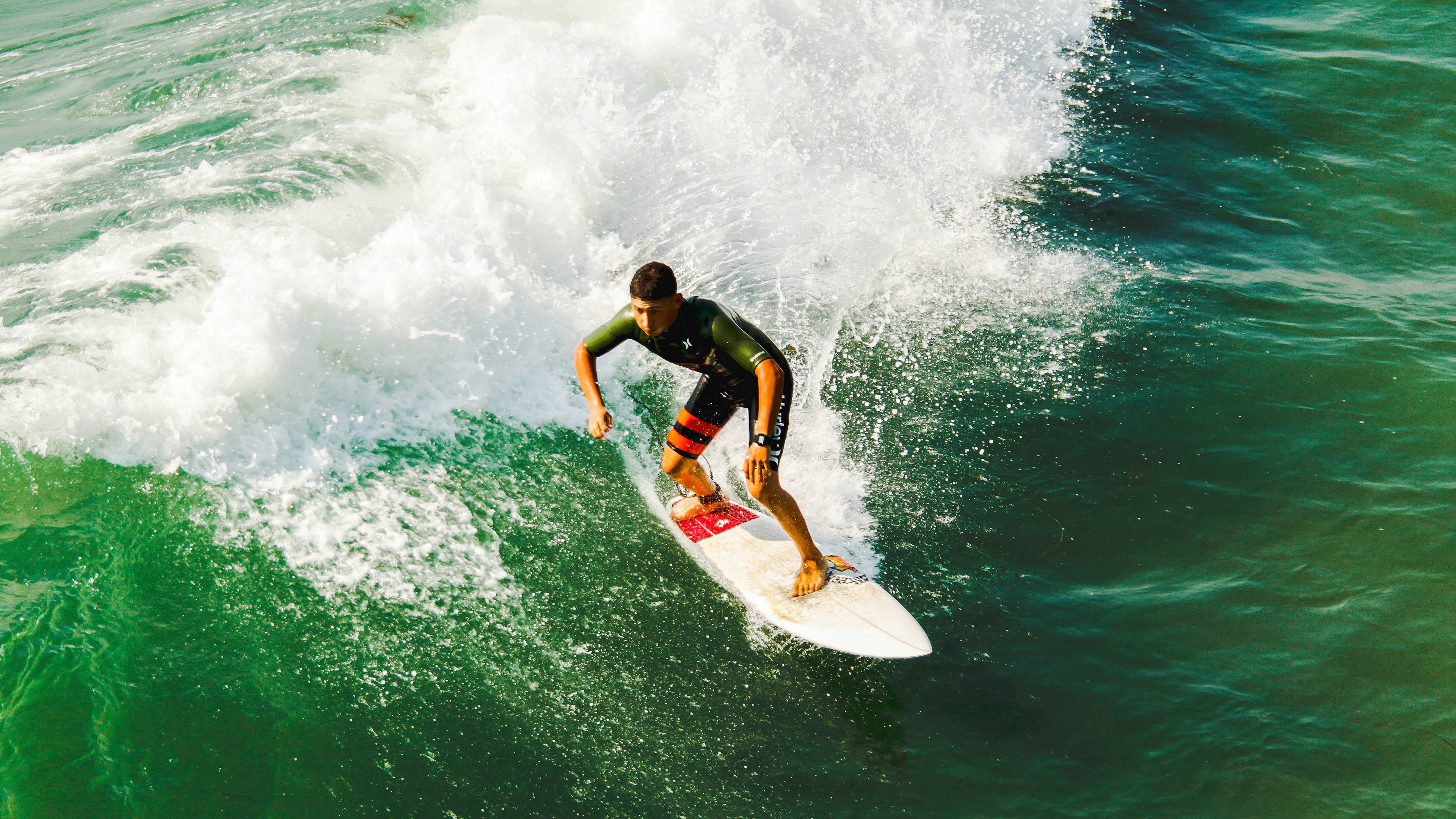 恩佐一剑封喉,喀麦隆用非典型胜利,撕碎阿尔及利亚的傲慢剧本
