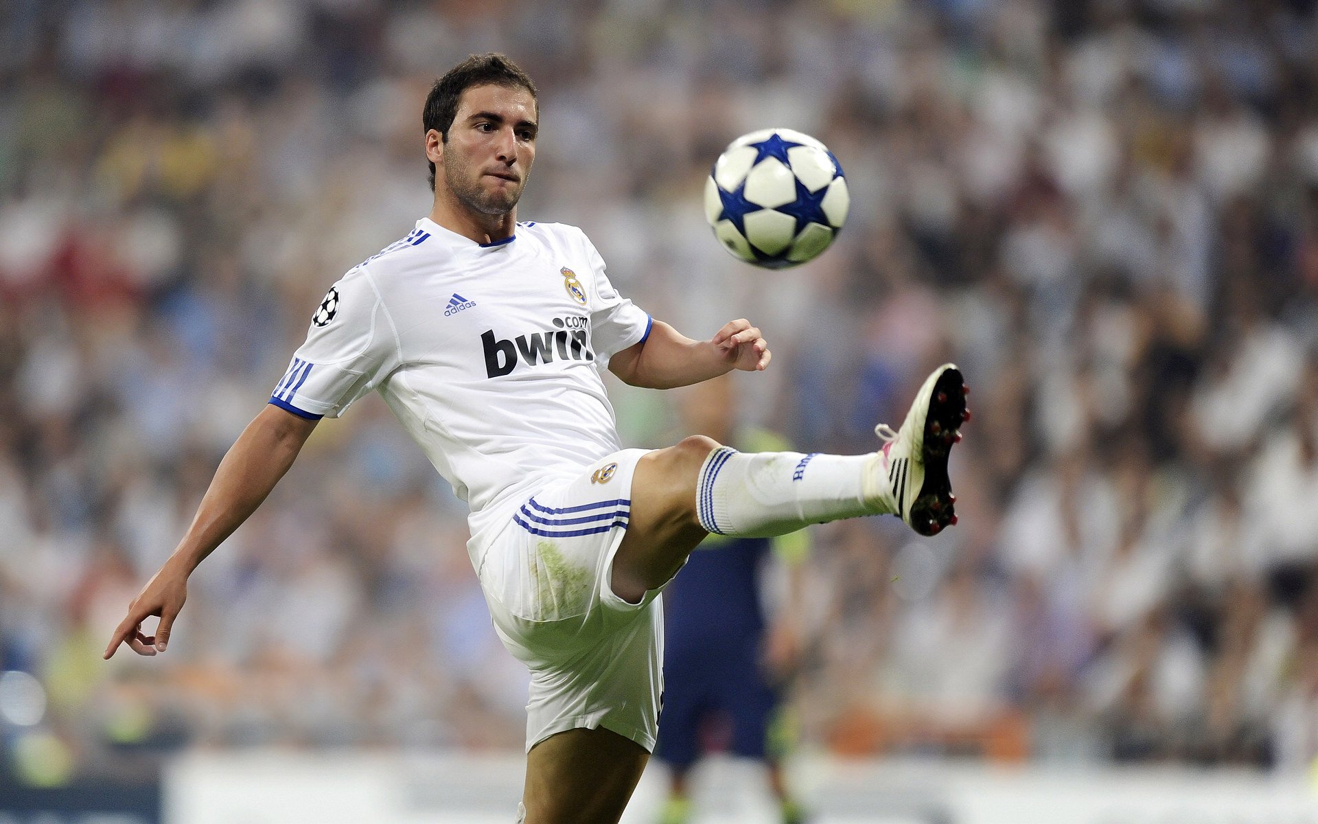 猛龙雄鹿鏖战三节，浓眉末节死神降临改写剧本